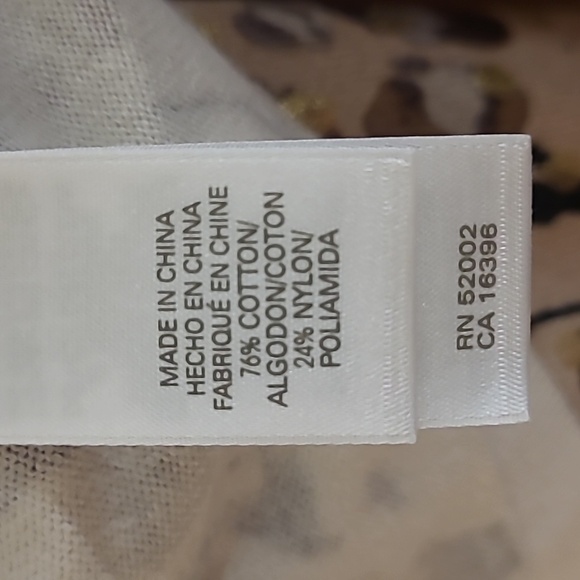 ♥️Liz Claiborne animal print metallic detail crewneck button front cardigan - Picture 6 of 8